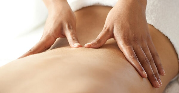 Phương pháp massage giảm đau cơ lưng bên trái